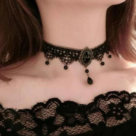 Collier Gothic Dentelle